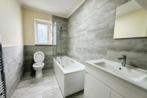 1e955bb5-bathroom