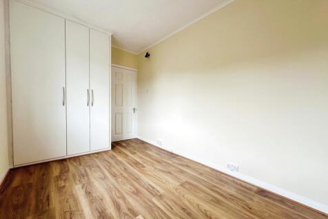 942ce58f-bedroom 201