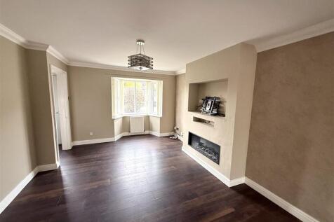 Living room pic 2.jpg