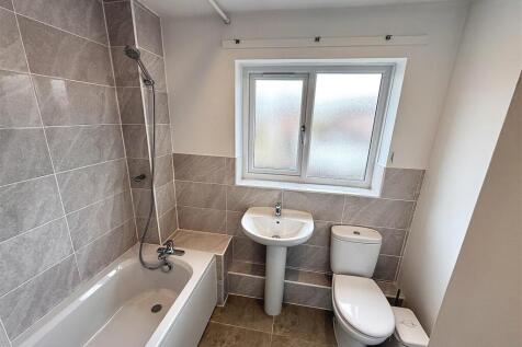 Main Bathroom.jpg