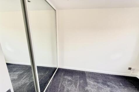 Bedroom 2 wardrobe.jpg