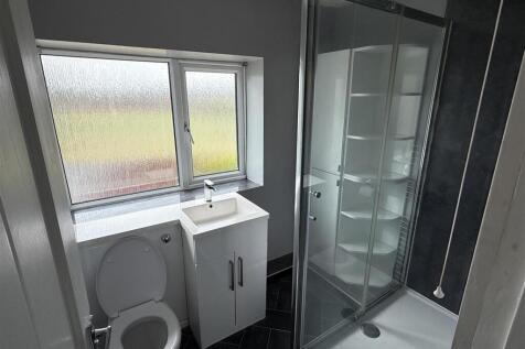 Bathroom 1.jpg
