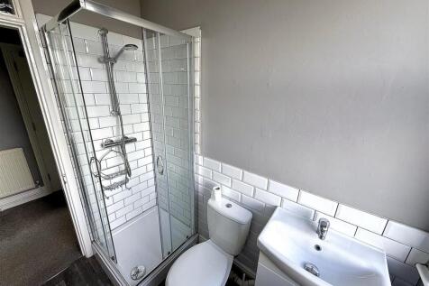 Bathroom 2.jpg