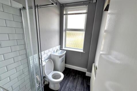 Bathroom 1.jpg