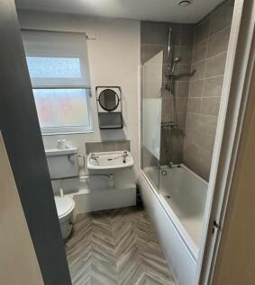 Bathroom pic.jpg
