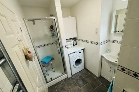 Shower Room .jpg