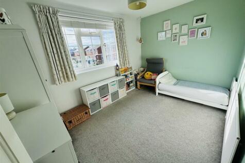 HR BEDROOM 2 .jpg