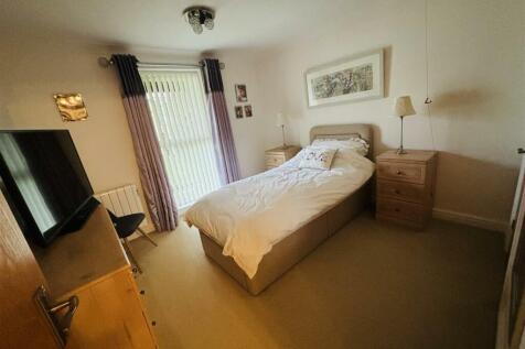Bedroom One OH...jpg