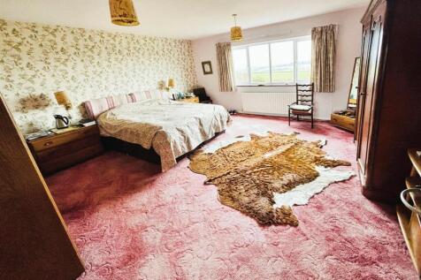 Bedroom One.jpg