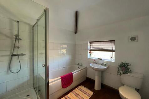 Bathroom...jpg