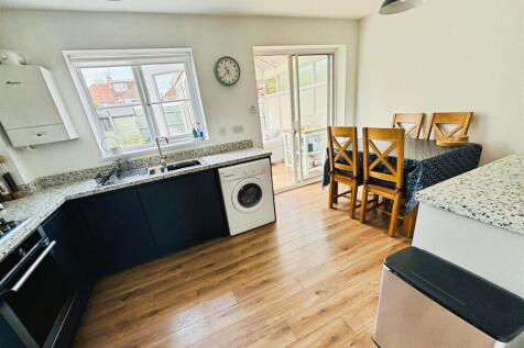 Kitchen...jpg