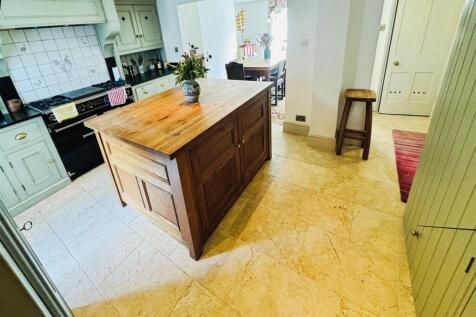 Kitchen .jpg