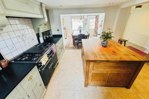 Kitchen....jpg