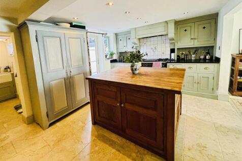 Kitchen...jpg