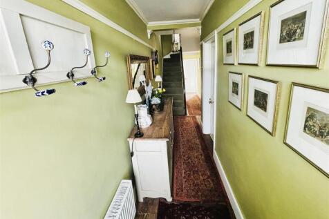 Entrance Hallway .jpg