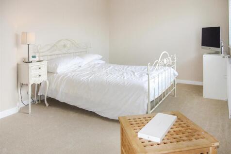 Bed 1b.JPG