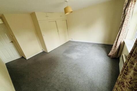 Bedroom.....jpg
