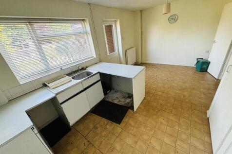 Kitchen...jpg