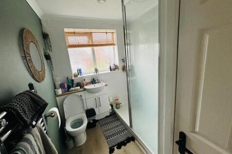 Bathroom...jpg