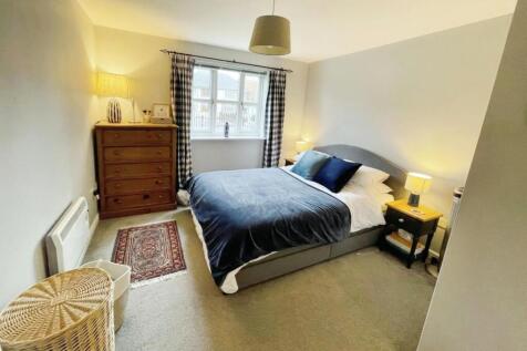 Bedroom 20Oneb.jpg
