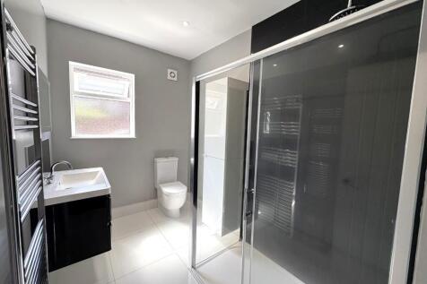 bathroom 1.jpeg