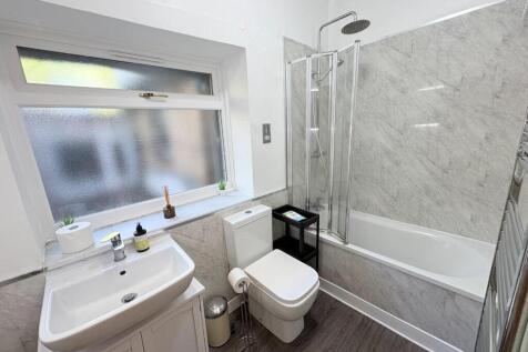 bathroom 1.jpeg