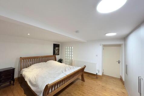 bedroom 2.jpeg
