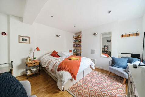 L/G Bedroom