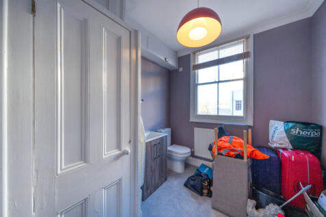 Wc /Landing Storage