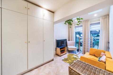 Office/Cloak Room
