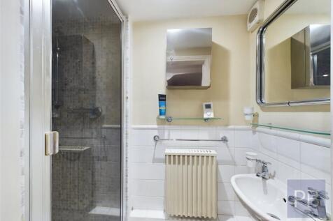 L/G Shower Room