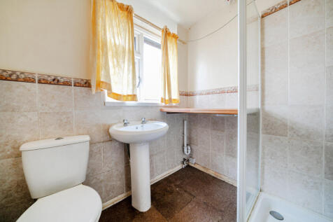 Bathroom (8).Jpg