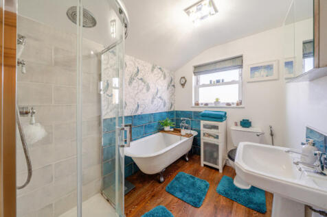 Bath/Shower Room