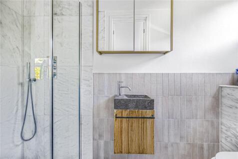 Shower En-Suite