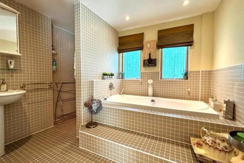 Master En-Suite