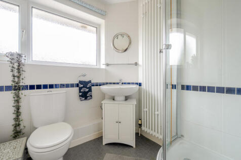 Shower/Bathroom
