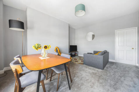 Sitting /Dining Room