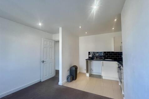 OPEN PLAN LOUNGE / KITCHEN