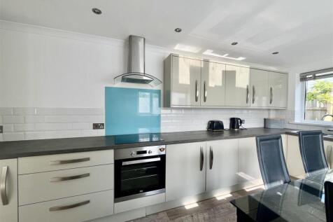 KITCHEN DINING ROOM