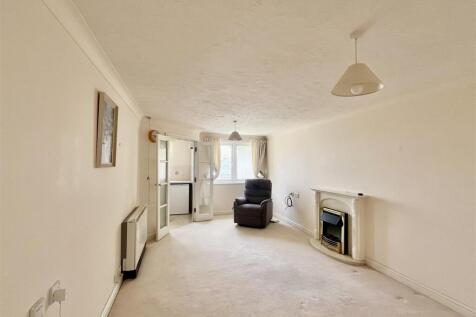 LOUNGE / DINING ROOM
