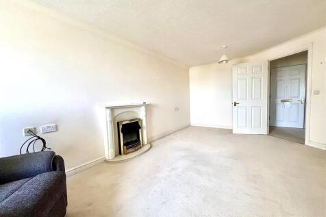 LOUNGE / DINING ROOM
