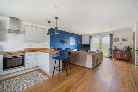 KITCHEN / DINER / LOUNGE