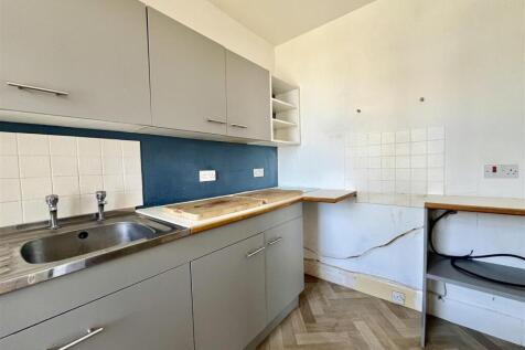 KITCHEN (UPSTAIRS)