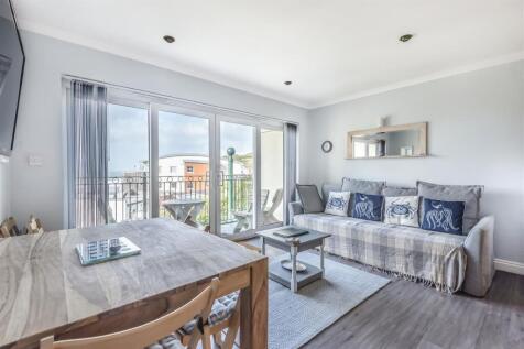OPEN PLAN LIVING SPACE