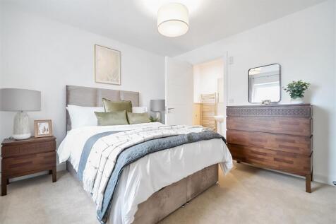 Principal Bedroom with En-Suite