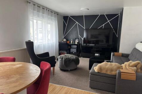 flat 1 lounge.jpg