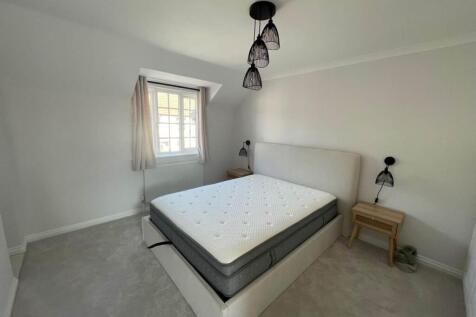 hedge close 14 bed 1