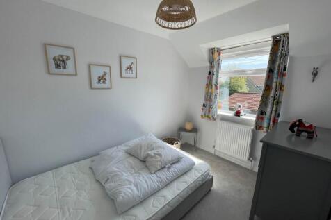 hedge close 14 bed 2