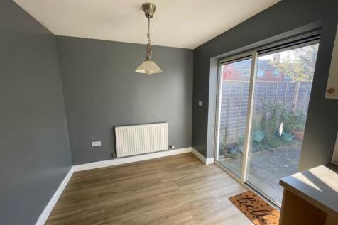 riverside close 18 d