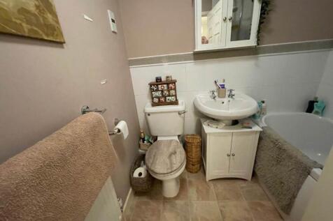 ash close 39 bathroo